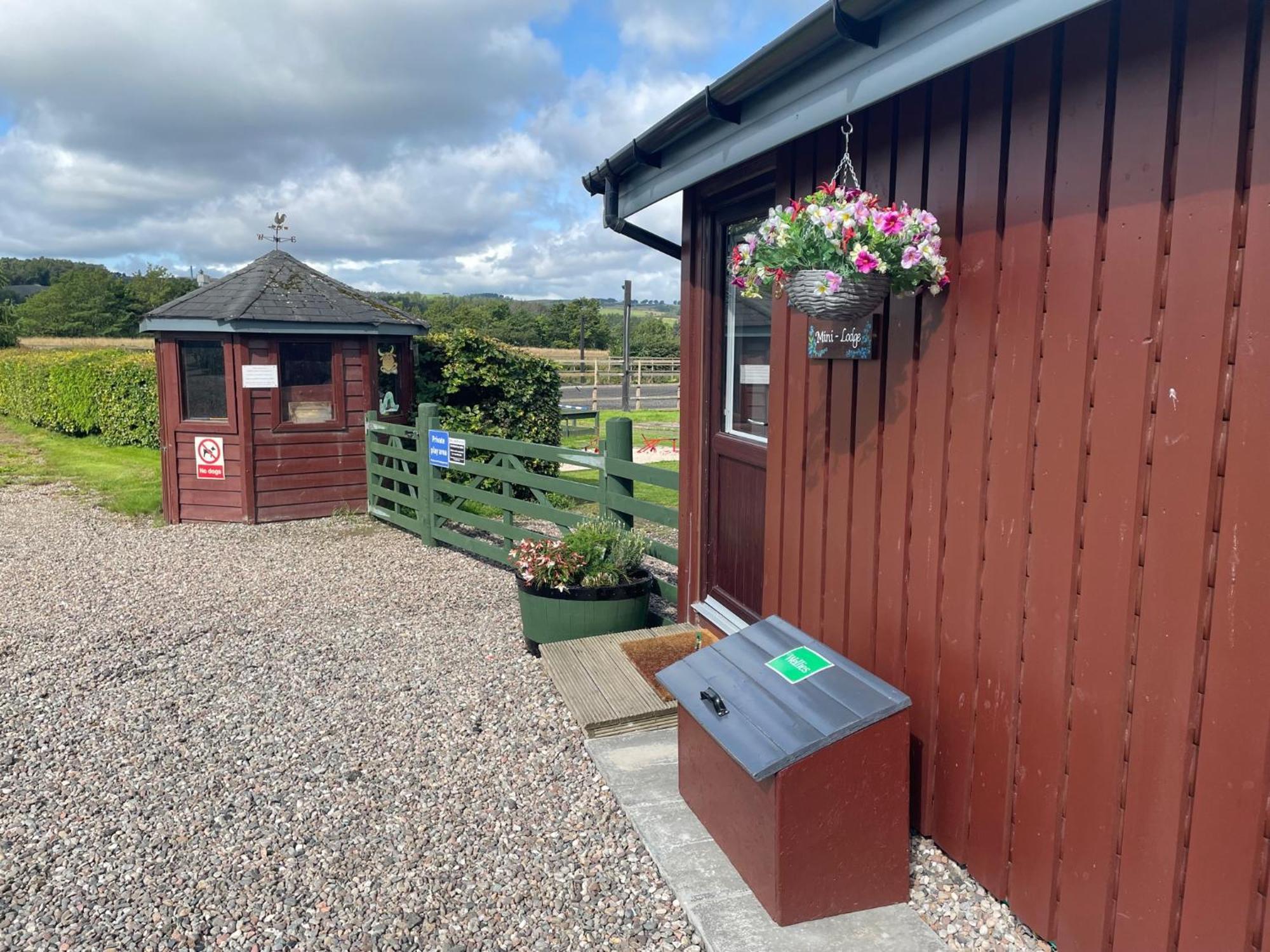 Wellsfield Farm Holiday Lodges Stirling Buitenkant foto